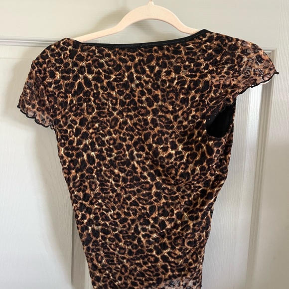 Leopard-Print V-Neck Top in Brown and Black - Picture 2 of 3